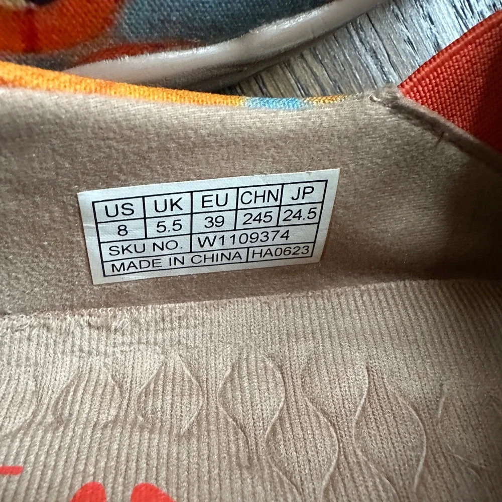 UIN Toledo Marigolds Women's Size 8 Slip on Orange Art Travel Comfort Loafers